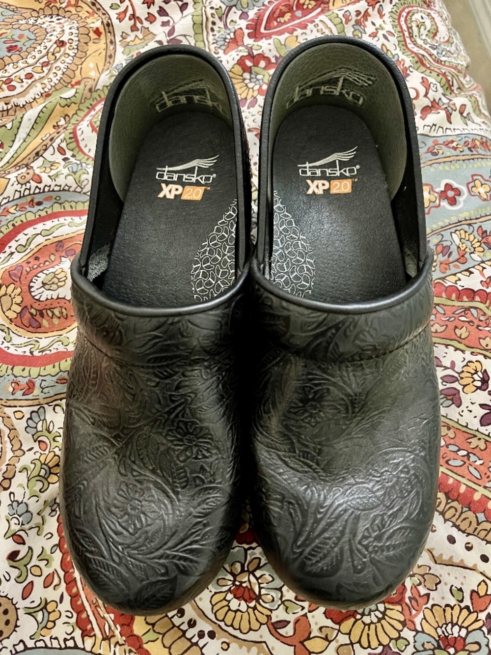 Dansko XP 2.0 Black Floral Tooled Clog sz 39